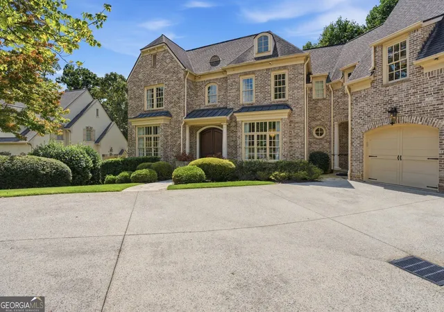 Photo 3 of Mansion for sale at 1530 Soaring Hawk Point Se, Atlanta, GA 30339 | MLS# 10844349 | Listing updated on 2026-09-11