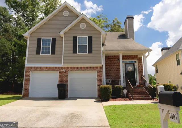 Single family home for sale at 1901 Oakbluff Dr, Austell, GA 30106 | MLS# 10838019