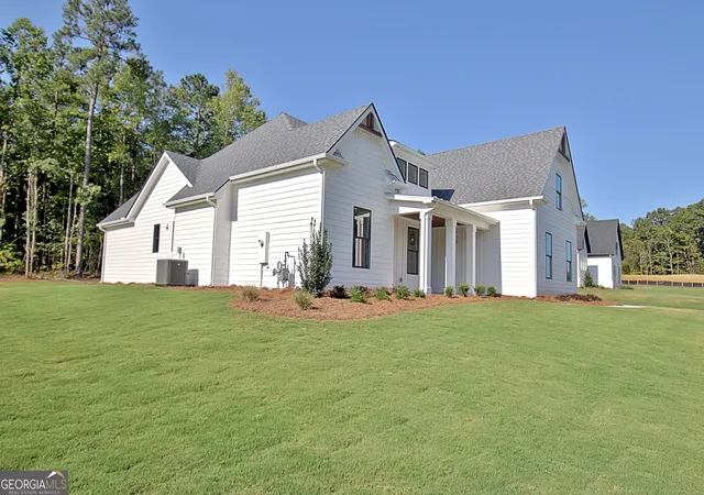 Photo 4 of Single family home for sale at 176 Ryeland Dr, Senoia, GA 30276 | MLS# 10840742 | Listing updated on 2026-09-18