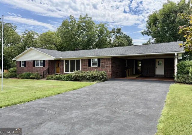 Photo 2 of Single family home for sale at 95 Race St, Hartwell, GA 30643 | MLS# 10837287 | Listing updated on 2026-09-15