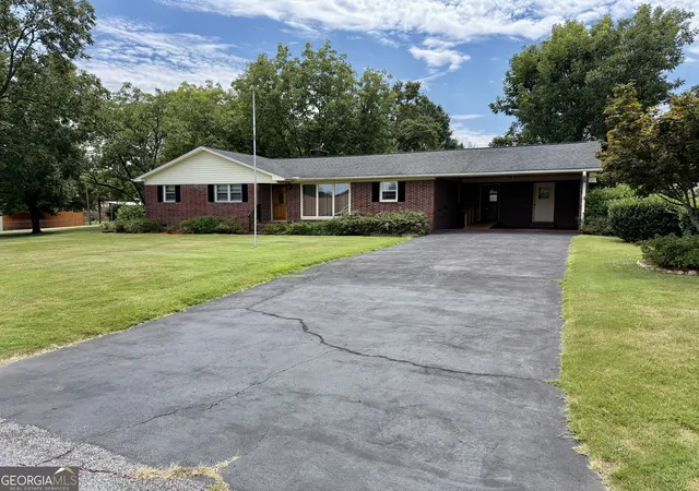 Photo 3 of Single family home for sale at 95 Race St, Hartwell, GA 30643 | MLS# 10837287 | Listing updated on 2026-09-15