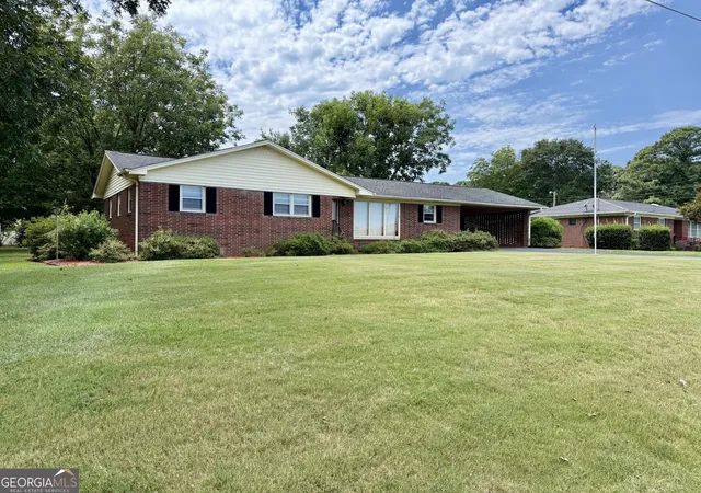 Photo 3 of Single family home for sale at 95 Race St, Hartwell, GA 30643 | MLS# 10837287 | Listing updated on 2026-09-15