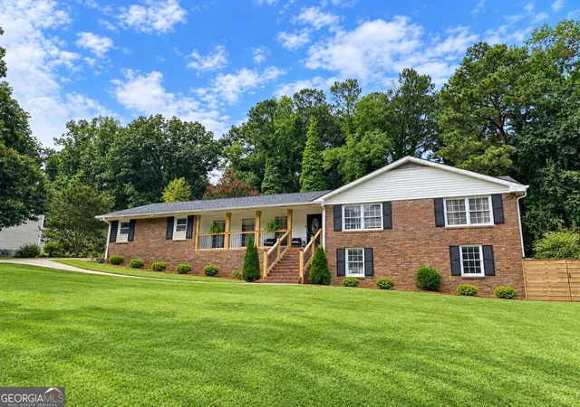 Photo 3 of Single family home for sale at 2323 Cambridge St, Snellville, GA 30078 | MLS# 10848467 | Listing updated on 2026-10-03