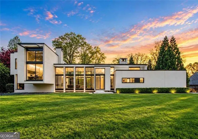 Photo 1 of Mansion for sale at 461 Tam O Shanter Dr Se, Marietta, GA 30067 | MLS# 10848181 | Listing updated on 2026-09-23
