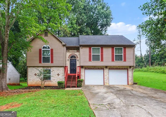 Photo 1 of Sale Pending at 1476 Chaseway Cir, Powder Springs, GA 30127 | MLS# 10838669 | Listing updated on 2026-09-15