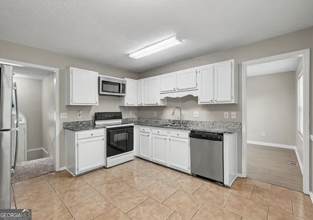 Photo 4 of Sale Pending at 1476 Chaseway Cir, Powder Springs, GA 30127 | MLS# 10838669 | Listing updated on 2026-09-15
