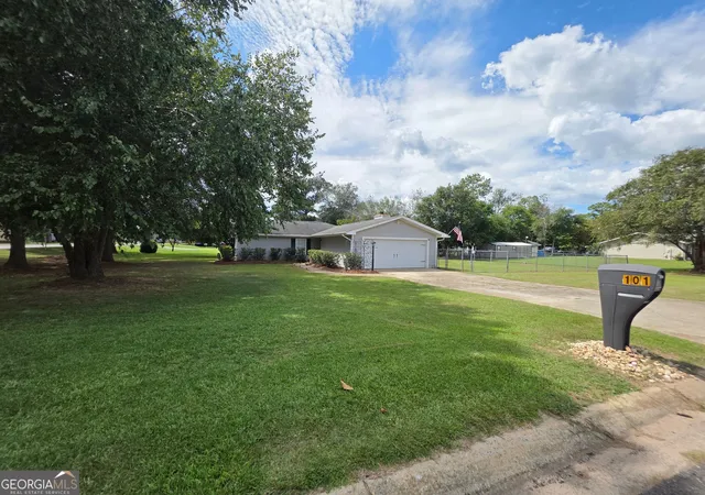 Photo 3 of Single family home for sale at 101 Turtle Crk Dr, Warner Robins, GA 31088 | MLS# 10841516 | Listing updated on 2026-09-22