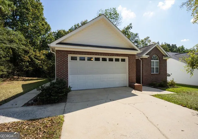 Photo 2 of Sale Pending at 617 Brooks St, Macon, GA 31204 | MLS# 10850633 | Listing updated on 2026-10-02