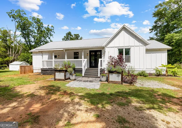Photo 3 of Single family home for sale at 1329 Standing Rock Rd, Senoia, GA 30276 | MLS# 10837986 | Listing updated on 2026-09-16