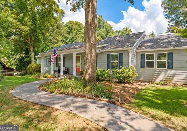 Photo 3 of Single family home for sale at 123 Swanson Rd, Fayetteville, GA 30214 | MLS# 10842749 | Listing updated on 2026-09-09