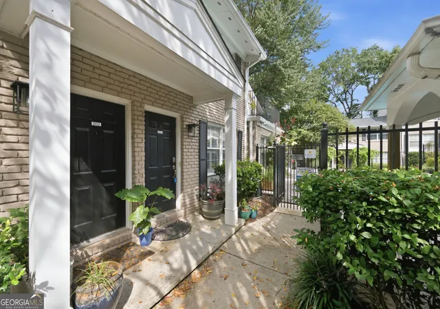 Photo 3 of Condo for sale at 2232 Dunseath Ave Nw #APT 203, Atlanta, GA 30318 | MLS# 10852933 | Listing updated on 2026-10-09