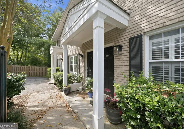 Photo 3 of Condo for sale at 2232 Dunseath Ave NW #APT 203, Atlanta, GA 30318 | MLS# 10852933 | Listing updated on 2026-10-09