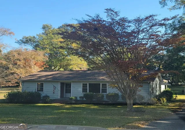 Photo 1 of Single family home for sale at 215 Poplar Cir, Lagrange, GA 30241 | MLS# 10835498 | Listing updated on 2026-09-21