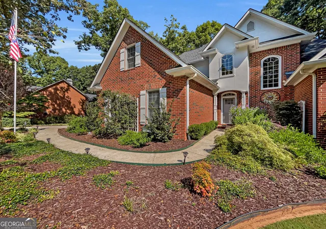 Photo 3 of Sale Pending at 129 Buckeye Branch Dr, Athens, GA 30605 | MLS# 10851222 | Listing updated on 2026-09-28
