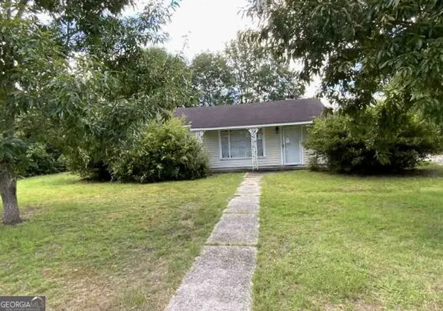 Photo 1 of Sale Pending at 606 E Poplar St, Atmore, AL 36502 | MLS# 10843047 | Listing updated on 2026-10-01