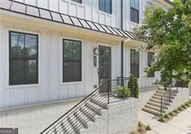 Photo 2 of Townhouse for sale at 990 Viney Way Nw, Atlanta, GA 30318 | MLS# 10840356 | Listing updated on 2026-09-21