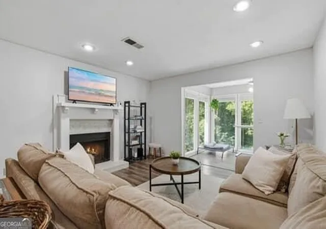 Photo 1 of Condo for sale at 2698 Suwanee Wy, Marietta, GA 30067 | MLS# 10793299 | Listing updated on 2026-09-13