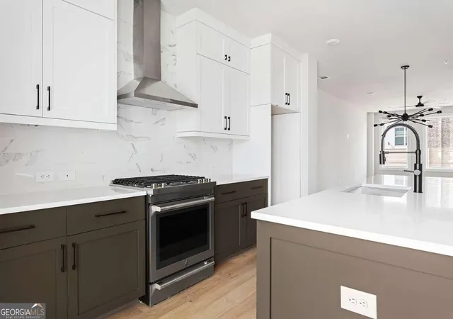 Listing Photo 5 - Condo for sale in building located at 7150 Smt Pl, Alpharetta, GA 30009