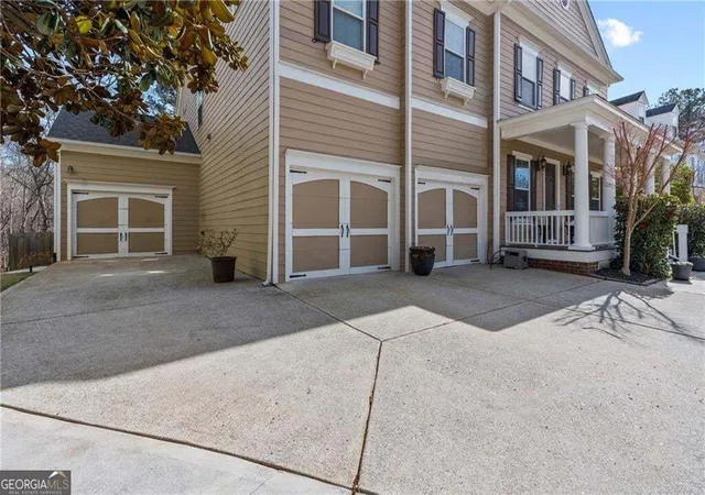Photo 2 of Single family home for sale at 6154 Baybrook Tr, Hoschton, GA 30548 | MLS# 10878270 | Listing updated on 2026-10-25