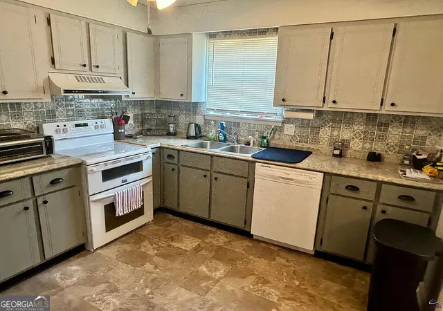 Photo 3 of Condo for sale at 124 Stonehedge Dr, Warner Robins, GA 31088 | MLS# 10847244 | Listing updated on 2026-09-16