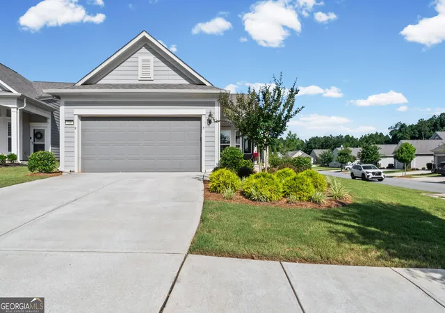 Photo 3 of Single family home for sale at 100 Etowah Dr, Griffin, GA 30223 | MLS# 10796076 | Listing updated on 2026-09-17