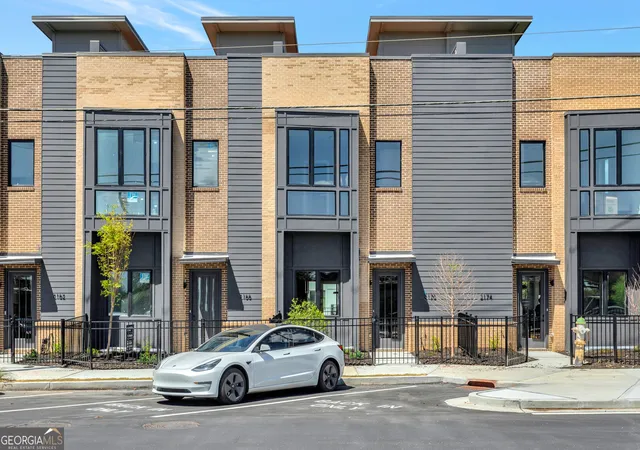 Townhouse for sale at 2170 Bristol Cvs, Atlanta, GA 30341 | MLS# 10843292