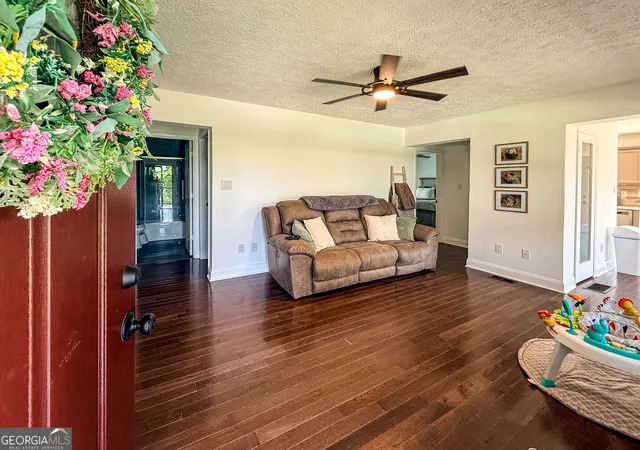 Photo 3 of Single family home for sale at 39 E Point Dr, Dahlonega, GA 30533 | MLS# 10844959 | Listing updated on 2026-09-26