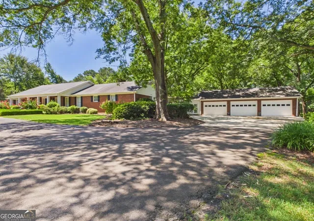 Photo 3 of Sale Pending at 2390 Greensboro Hwy, Watkinsville, GA 30677 | MLS# 10852541 | Listing updated on 2026-10-08