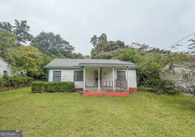 Photo 2 of Single family home for sale at 217 Arnold Blvd, Warner Robins, GA 31093 | MLS# 10852385 | Listing updated on 2026-09-24