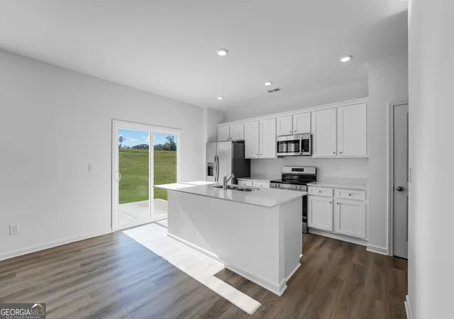 Photo 3 of Single family home for sale at 25 Gulfstream Dr, Lagrange, GA 30241 | MLS# 10850729 | Listing updated on 2026-10-06