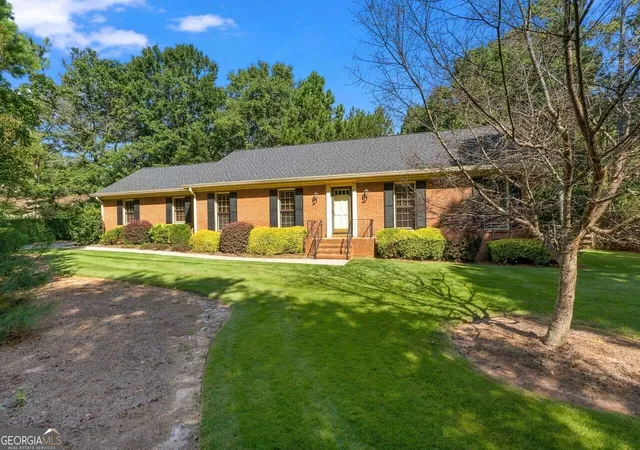 Photo 3 of Sale Pending at 1761 Honey Crk Rd Sw, Conyers, GA 30094 | MLS# 10848680 | Listing updated on 2026-09-21