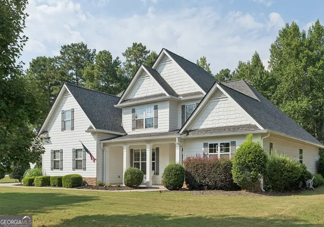 Photo 3 of Single family home for sale at 200 Yellowwood Dr, Sharpsburg, GA 30277 | MLS# 10839961 | Listing updated on 2026-09-18