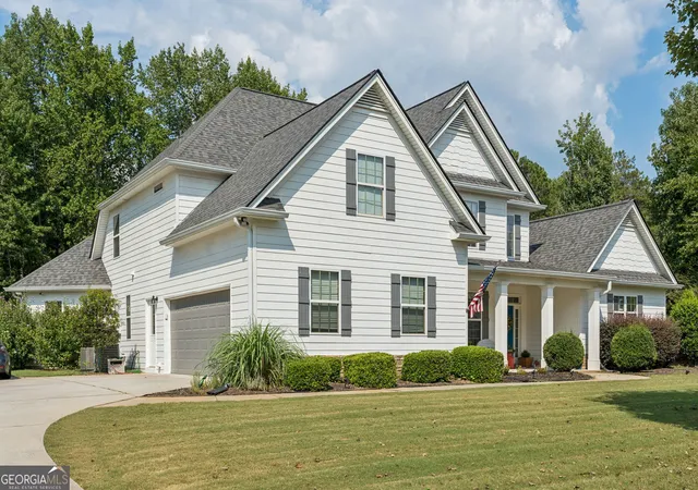 Photo 4 of Single family home for sale at 200 Yellowwood Dr, Sharpsburg, GA 30277 | MLS# 10839961 | Listing updated on 2026-09-18