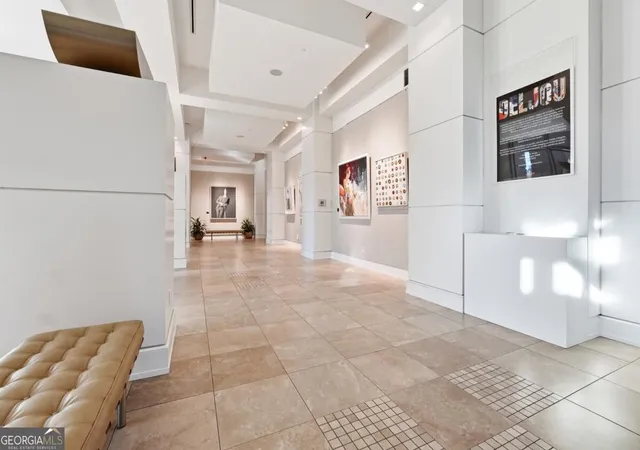 Listing Photo 2 - Condo for sale in building located at 2795 Peachtree Rd Ne, Atlanta, GA 30305 - Unit #2604