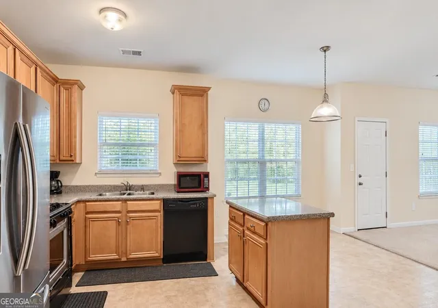 Photo 2 of Single family home for sale at 5167 Upper Elm St, Atlanta, GA 30349 | MLS# 10872744 | Listing updated on 2026-10-28