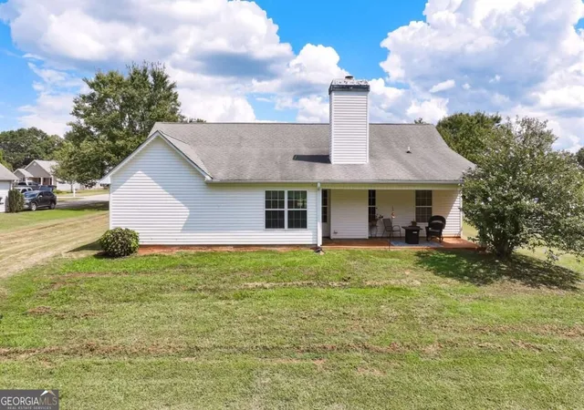 Photo 3 of Single family home for sale at 323 Tallassee Ln, Statham, GA 30666 | MLS# 10848660 | Listing updated on 2026-10-02