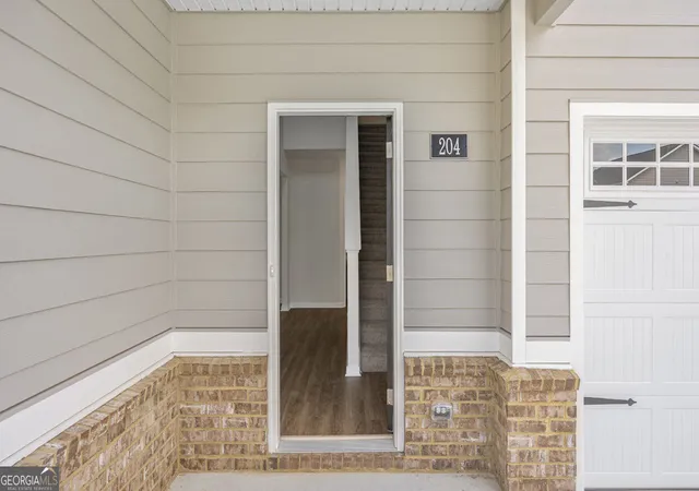 Photo 2 of Sale Pending at 204 Friendship Oak Wy, Hampton, GA 30228 | MLS# 10804291 | Listing updated on 2026-10-02