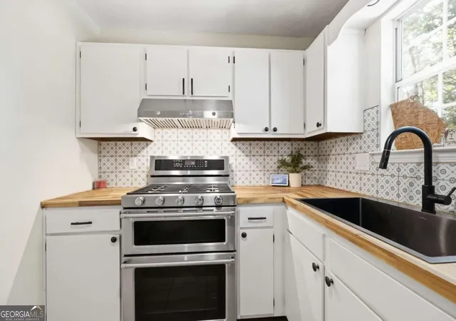 Photo 2 of Townhouse for sale at 1556 Cedar Blf Trl, Marietta, GA 30062 | MLS# 10843448 | Listing updated on 2026-09-10