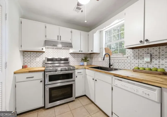 Photo 3 of Townhouse for sale at 1556 Cedar Blf Trl, Marietta, GA 30062 | MLS# 10843448 | Listing updated on 2026-09-10