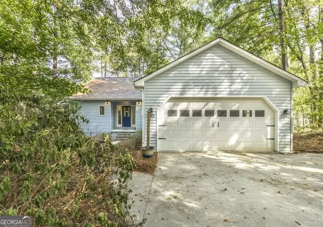 Photo 1 of Single family home for sale at 2203 Plantation Dr, Macon, GA 31211 | MLS# 10849682 | Listing updated on 2026-09-30