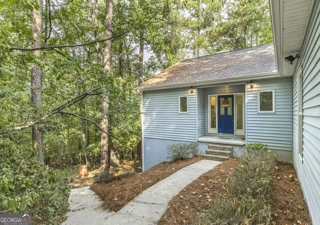 Photo 2 of Single family home for sale at 2203 Plantation Dr, Macon, GA 31211 | MLS# 10849682 | Listing updated on 2026-09-30
