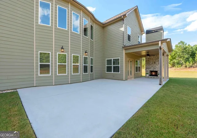 Photo 4 of Single family home for sale at 74 Highgate Dr, Newnan, GA 30263 | MLS# 10834425 | Listing updated on 2026-09-10