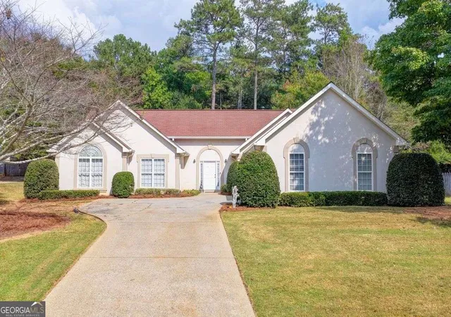 Photo 1 of Single family home for sale at 7135 Hunters Tr Dr, Cumming, GA 30028 | MLS# 10850956 | Listing updated on 2026-09-28