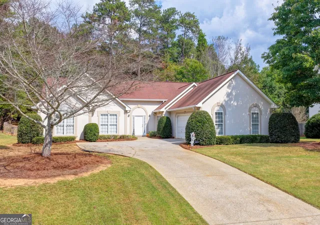 Photo 2 of Single family home for sale at 7135 Hunters Tr Dr, Cumming, GA 30028 | MLS# 10850956 | Listing updated on 2026-09-28