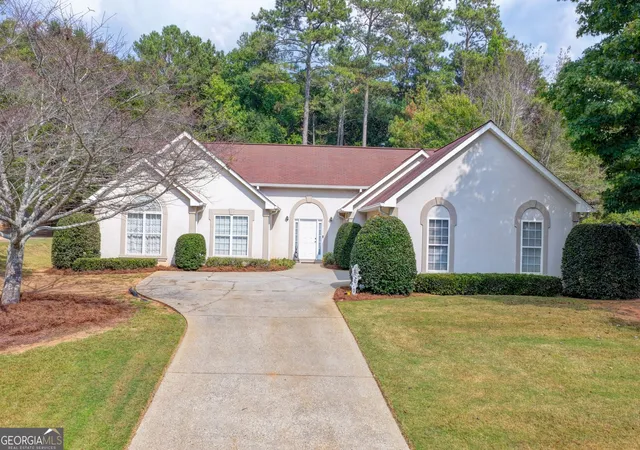 Photo 3 of Single family home for sale at 7135 Hunters Tr Dr, Cumming, GA 30028 | MLS# 10850956 | Listing updated on 2026-09-28