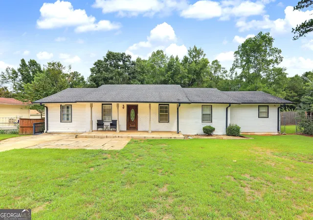 Photo 1 of Single family home for sale at 307 Elizabeth Ln, Griffin, GA 30223 | MLS# 10851639 | Listing updated on 2026-10-08