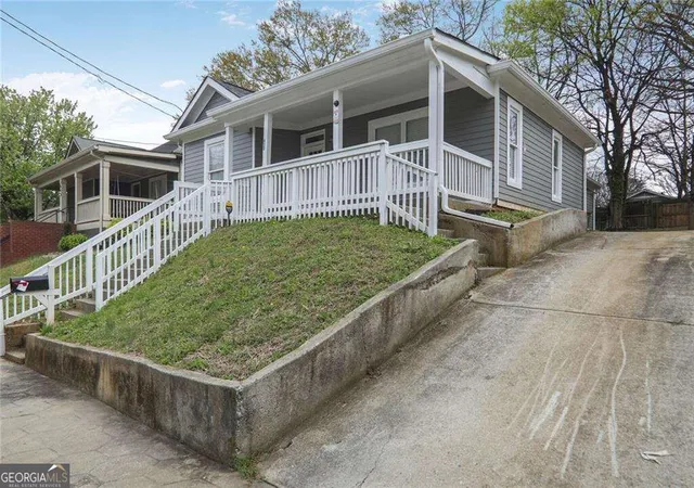 Photo 1 of Single family home for sale at 652 Hugh St SW, Atlanta, GA 30310 | MLS# 10870719 | Listing updated on 2026-10-30