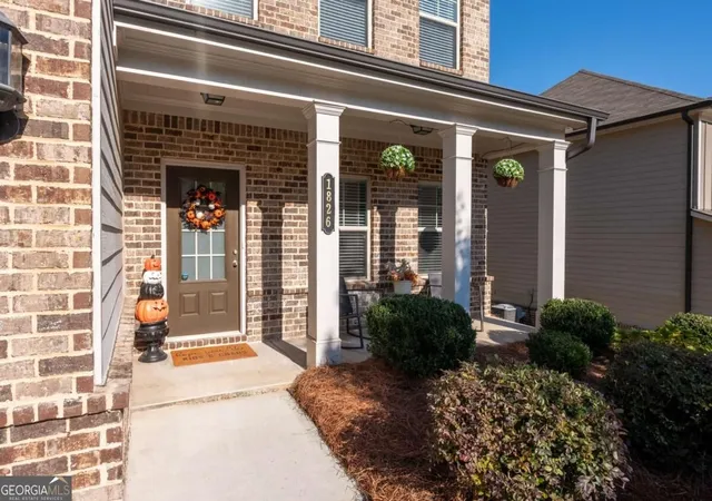 Photo 4 of Single family home for sale at 1826 Holman Forest Dr, Hoschton, GA 30548 | MLS# 10874704 | Listing updated on 2026-10-28