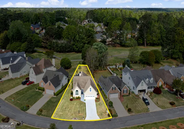 Photo 3 of Single family home for sale at 255 Fairway Ct, Newnan, GA 30265 | MLS# 10761203 | Listing updated on 2026-10-06