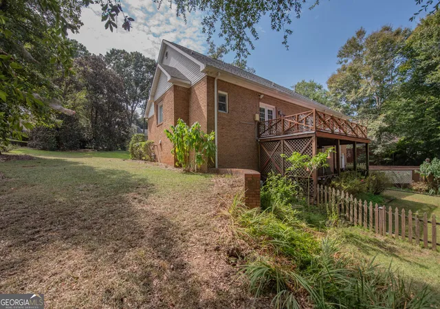 Photo 3 of Single family home for sale at 110 Holly Dr, Warner Robins, GA 31088 | MLS# 10807928 | Listing updated on 2026-09-21